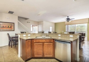 Beautiful 6 Bedroom Home, 6 Miles from Disney World, South Facing Pool