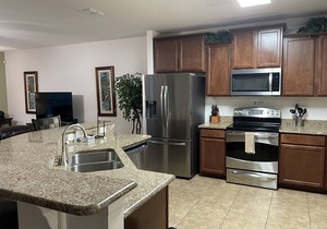 Beautiful 6 Bedroom Home, 6 Miles from Disney World, South Facing Pool
