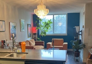 Beautiful Apartment on Queen West