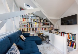 Beautiful Blues in Batignolles, by Veeve