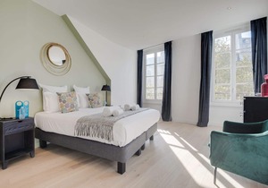 Bonne nouvelle - Four Bedroom Apartment, Sleeps 10