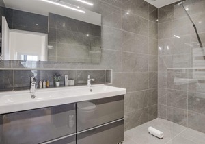 Bonne nouvelle - Four Bedroom Apartment, Sleeps 10