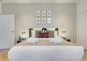 Bonne nouvelle - Four Bedroom Apartment, Sleeps 10