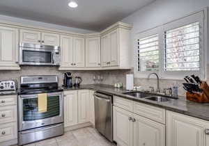 Book 3 Nights & Get 4th Free* Charming Cottage W/Golf Cart* Pool & Beach Access