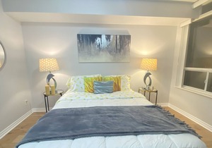 Bright 2 bedroom condo steps from Square 1 w/ 1 Parking