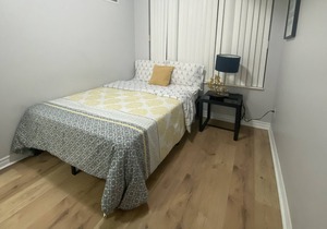 Bright 2 bedroom condo steps from Square 1 w/ 1 Parking