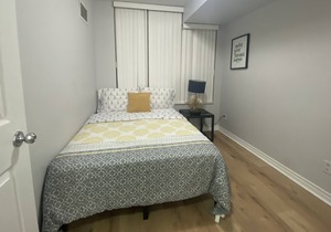 Bright 2 bedroom condo steps from Square 1 w/ 1 Parking