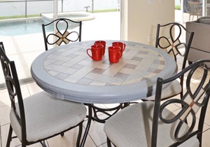Bright 6 bedroom pool home in Kissimmee - Spa and games room