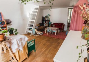 Bright atypical duplex in Menilmontant
