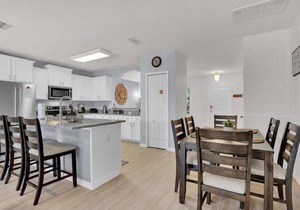 Calabria Lakeside Villa w Private Pool, Spa, Game Room - Minutes to Disney