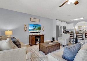 Calabria Lakeside Villa w Private Pool, Spa, Game Room - Minutes to Disney