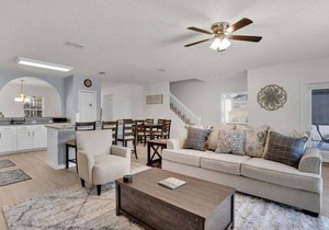 Calabria Lakeside Villa w Private Pool, Spa, Game Room - Minutes to Disney