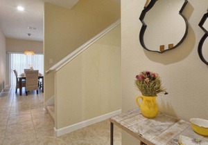 Charming Townhome w/Serene VIEWS OVERLOOKING LAKE! Great Location, Free Wifi, Contact Free Check-in, Resort W/Lazy River!!