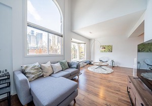 Chic Downtown Mid-Century Home Free Parking