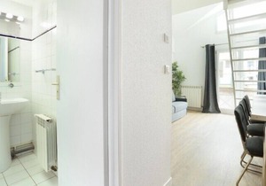Comfortable Mezzanine Studio for family of 4 in Les Lilas