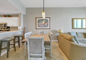 Comfortable unit, Breathtaking views, Quick walk to dining