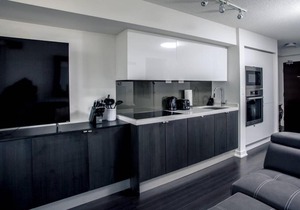Comfy Corner Suite 15*
