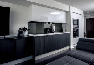 Comfy Corner Suite 15*
