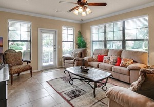 Condo with resort amenities for up to 6 guests - 15 min from Disney