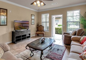 Condo with resort amenities for up to 6 guests - 15 min from Disney