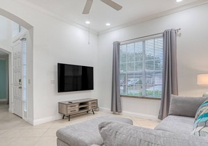 Corner lot home with screened pool + spa, game room, on-site golf, AC, & WiFi