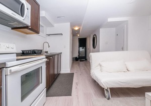 Cosy 1 Bedroom Suite in Leslieville