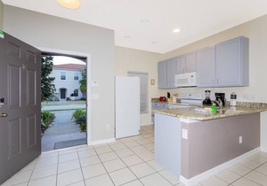 Cozy 3 bedroom home with Private Pool 4564