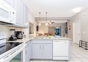 Cozy 3 bedroom home with Private Pool 4564