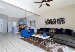 Cozy 3 bedroom home with Private Pool 4564