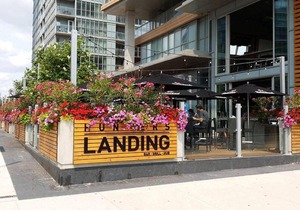 Cozy Condo near CN Tower