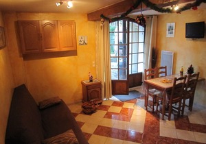Cozy Cottage in Vaires-sur-Marne with Garden