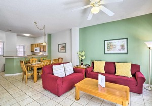 Cozy Kissimmee Townhome about 8 Mi to Disney World!