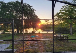 Cozy lake house with private heated pool near Disney