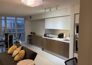 Cozy open concept 2BR 2Bath w/Parking -Jays/CN