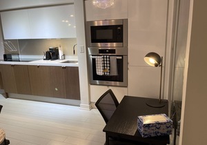 Cozy open concept 2BR 2Bath w/Parking -Jays/CN