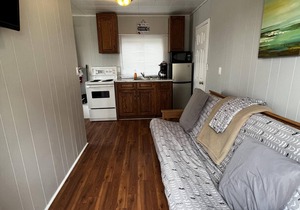 Dock Life Beach 1 - Cottage 12, Riverview, 1 Bedroom, 3 min walk to Beach 1
