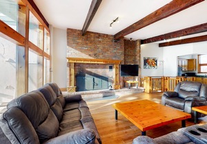 Dog-friendly chalet w/ a furnished deck, private dry sauna, & Ping-Pong table