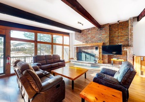 Dog-friendly chalet w/ a furnished deck, private dry sauna, & Ping-Pong table