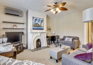 Downtown: Close to Attractions, Universities, Hospitals, Shopping, + Parking!!