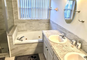 E132JA - 4 beds pool home on a golf course