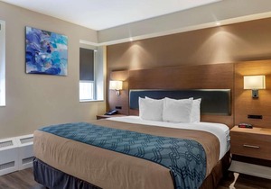 Econo Lodge Inn & Suites Downtown