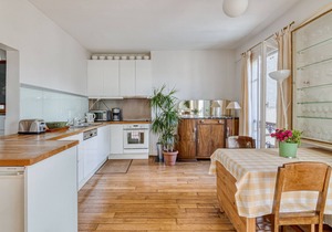 Eiffel-Tower-View Romantic Duplex
