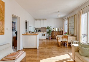 Eiffel-Tower-View Romantic Duplex