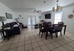 Entire house with heated pool, fenced yard, 4 miles to all attractions.