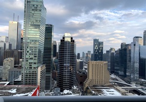 ⭐️ Entire Luxury Condo - CN Tower View + Parking ⭐️
