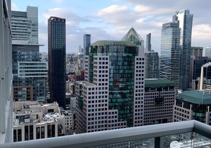 ⭐️ Entire Luxury Condo - CN Tower View + Parking ⭐️
