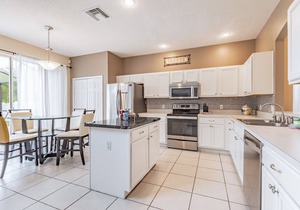 Entire Villa Vacation House 7 Br/4.5 BA Pool
