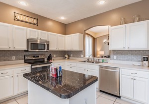 Entire Villa Vacation House 7 Br/4.5 BA Pool