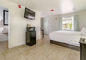 Everglades City Motel - ADA King Motel Room