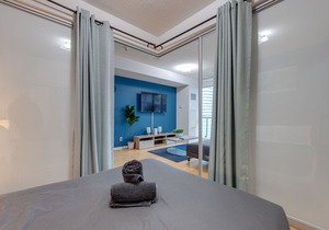 Executive Lakeview 1BR in Maple Leaf Square